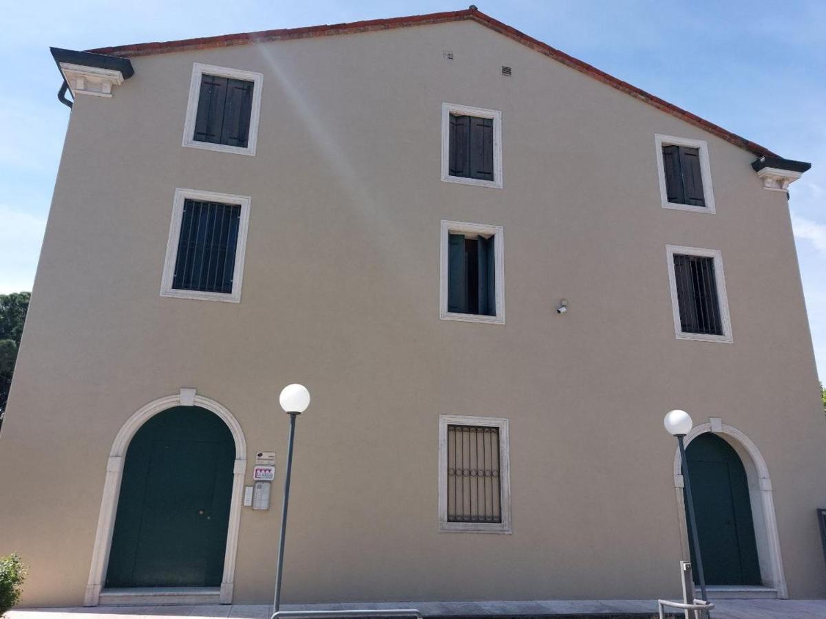Daire La Loggia *